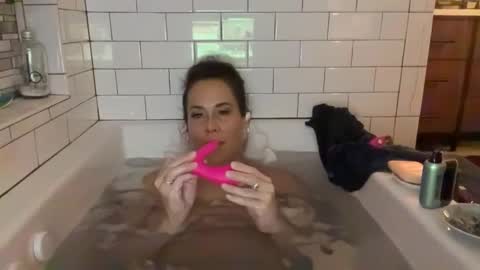 Good Girls Say Please...and Thank You online show from 01.20.25