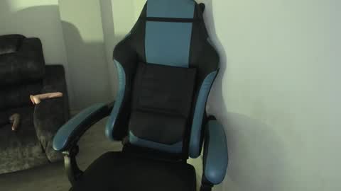 scarbadgirl_ online show from 10.10.25