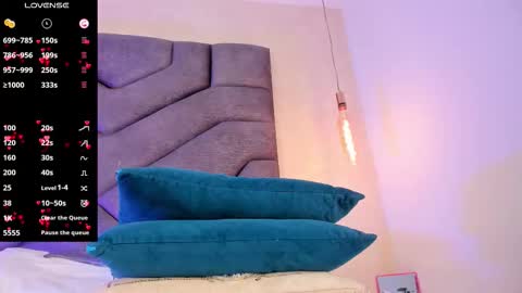 Snapshot of scarleett_johansson chatting on 11.17.25 Scarlett online show from 11.17.25