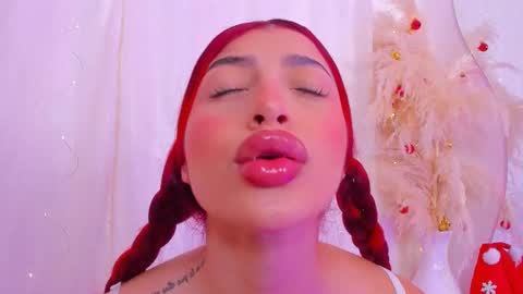 scarleett jones online show from 12.22.25