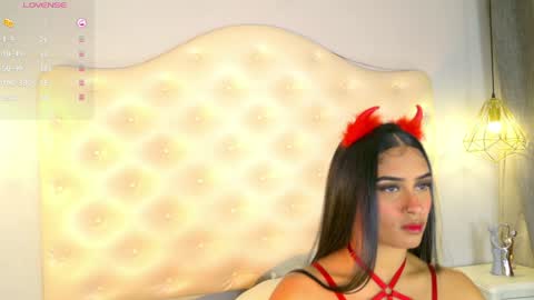 Snapshot of scarleettdoll chatting on 05.17.26 scarleettdoll online show from 05.17.26