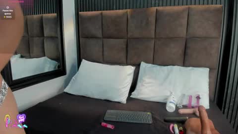 Snapshot of scarlet__love__ chatting on 05.29.26 scarlet__love__ online show from 05.29.26