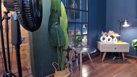 Scarlet Edwars online show from 04.21.26