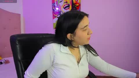 Snapshot of scarlet_hans chatting on 06.18.26 scarlet_hans online show from 06.18.26