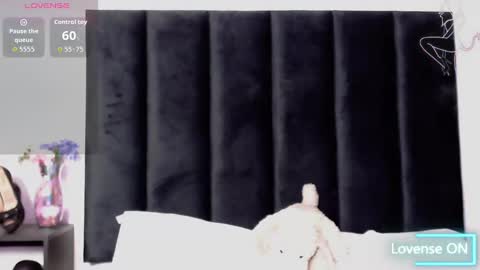 Scarlet Ray  online show from 10.10.25