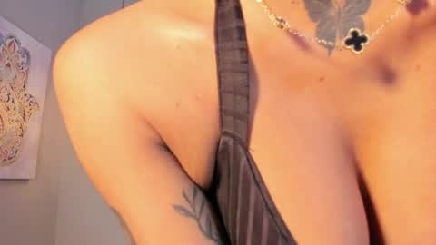 Snapshot of scarlet_vixen_ chatting on 04.29.26 scarlet_vixen_ online show from 04.29.26
