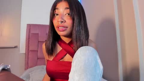 Snapshot of scarlet_vixen_ chatting on 05.08.26 scarlet_vixen_ online show from 05.08.26