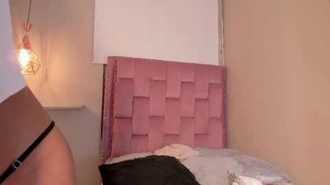 Snapshot of scarlet_vixen_ chatting on 05.16.26 scarlet_vixen_ online show from 05.16.26