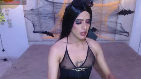 Snapshot of scarletandroxanecs chatting on 10.21.25 scarlet and roxane online show from 10.21.25