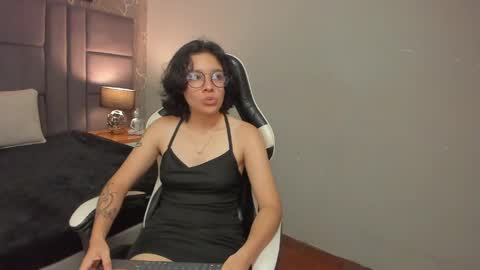 Snapshot of scarleth_blaze chatting on 05.24.26 scarleth_blaze online show from 05.24.26