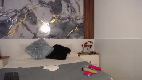 Snapshot of scarlethchannel chatting on 11.20.25 Scarleth online show from 11.20.25