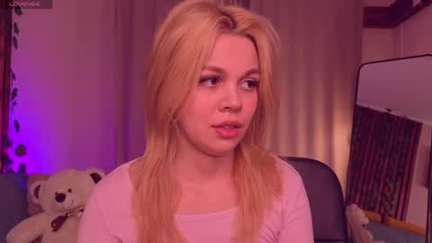 Snapshot of scarletmarney chatting on 05.04.26 scarletmarney online show from 05.04.26