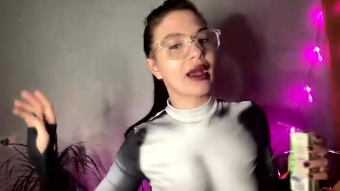 Snapshot of scarletpetal chatting on 01.21.25 scarletpetal online show from 01.21.25