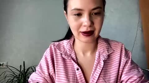 Snapshot of scarletpetal chatting on 01.22.25 scarletpetal online show from 01.22.25