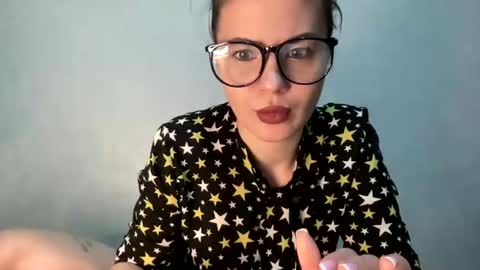 Snapshot of scarletpetal chatting on 02.06.25 scarletpetal online show from 02.06.25