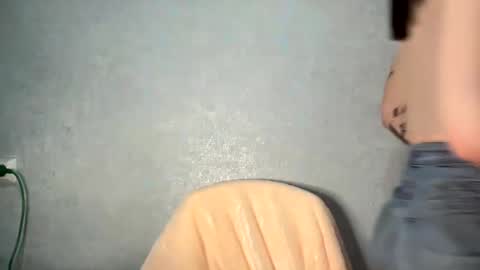 Snapshot of scarletpetal chatting on 02.22.25 scarletpetal online show from 02.22.25