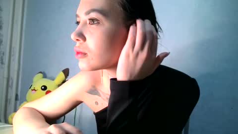 Snapshot of scarletpetal chatting on 02.24.25 scarletpetal online show from 02.24.25