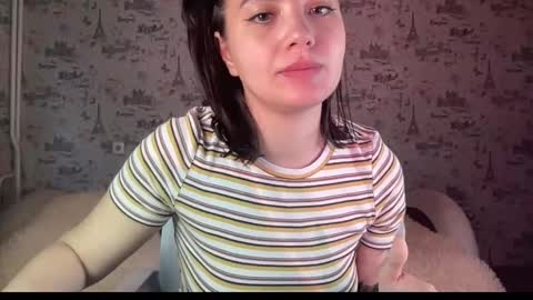 Snapshot of scarletpetal chatting on 09.23.25 scarletpetal online show from 09.23.25