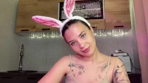 Snapshot of scarletpetal chatting on 12.19.25 scarletpetal online show from 12.19.25