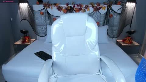 Snapshot of scarletstarr_ chatting on 10.26.25 Scarlet online show from 10.26.25