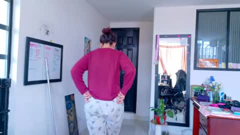 Snapshot of scarlett77_ chatting on 07.28.26 Scarletland welcome online show from 07.28.26