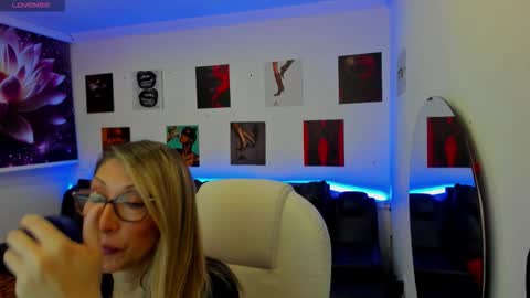 Snapshot of scarlett_079 chatting on 02.25.26 Scarlett online show from 02.25.26