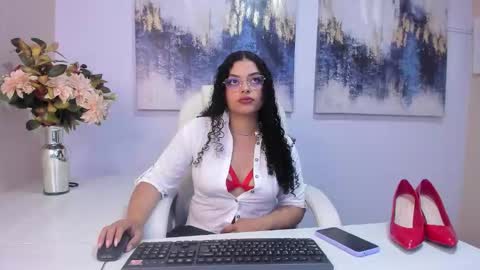 Snapshot of scarlett__2 chatting on 03.25.26 Scarlett online show from 03.25.26