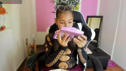 Snapshot of scarlett_lune chatting on 05.21.26 scarlett_lune online show from 05.21.26