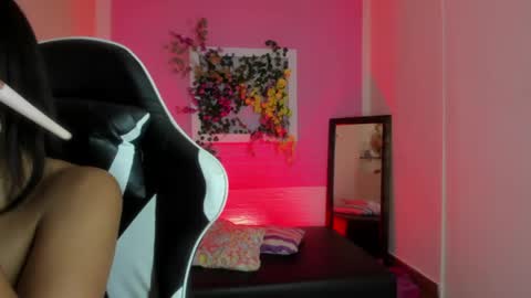 Snapshot of scarlett_lune chatting on 05.23.26 scarlett_lune online show from 05.23.26