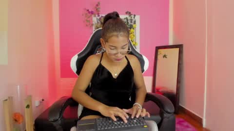 Snapshot of scarlett_lune chatting on 05.29.26 scarlett_lune online show from 05.29.26