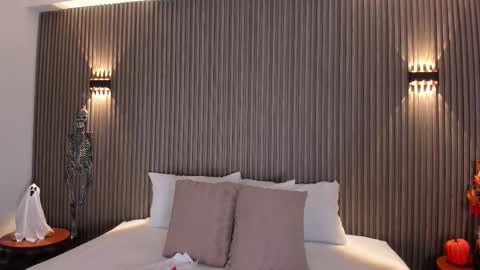 Mon to Sat 545pm to 1030pm col online show from 10.22.25