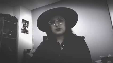 Snapshot of scarlett_sen chatting on 04.21.26 Mistress Scarlett online show from 04.21.26
