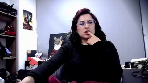 Snapshot of scarlett_sen chatting on 04.27.26 Mistress Scarlett online show from 04.27.26