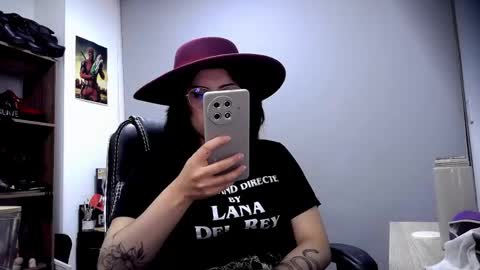 Snapshot of scarlett_sen chatting on 05.05.26 Mistress Scarlett online show from 05.05.26