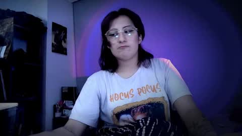 Snapshot of scarlett_sen chatting on 05.11.26 Mistress Scarlett online show from 05.11.26