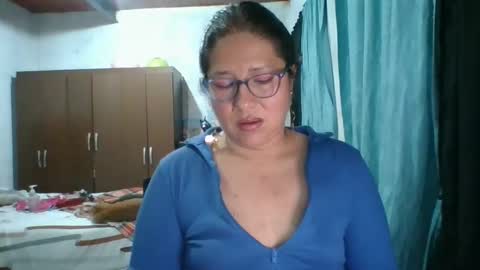 Snapshot of scarlett_widow chatting on 10.05.25 scarlett_widow online show from 10.05.25