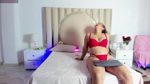 Snapshot of scarlettross_ chatting on 02.18.25 Scarlett Ross online show from 02.18.25