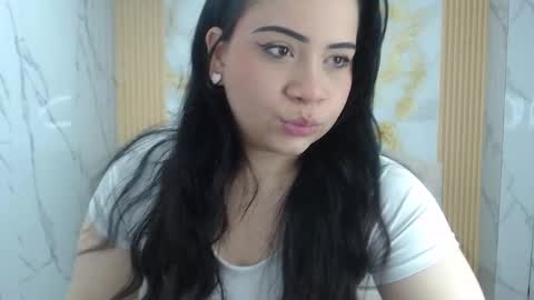 Snapshot of scarlettt_s chatting on 11.17.25 Scarlett online show from 11.17.25