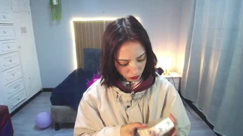 Scarllett online show from 12.04.25