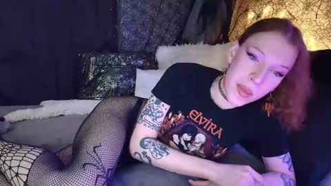 Sarah Bones online show from 02.03.25