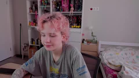 Snapshot of school_love chatting on 11.26.25 Rina online show from 11.26.25