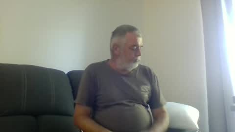 Snapshot of schooner73 chatting on 12.28.24 Schooner73 online show from 12.28.24