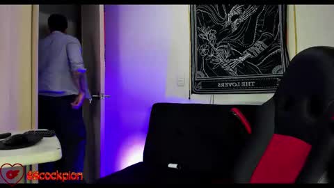 Alejandro help me to reach 200 thumps up online show from 10.19.25