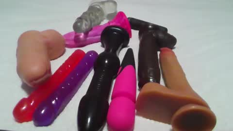 Snapshot of sdbeachfreaks chatting on 01.05.25 SDBeachfreaks online show from 01.05.25