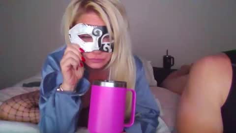 Snapshot of sdbeachfreaks chatting on 11.13.25 SDBeachfreaks online show from 11.13.25