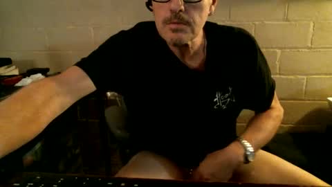 Snapshot of sdh69 chatting on 10.23.25 eating pussy sucking dick online show from 10.23.25