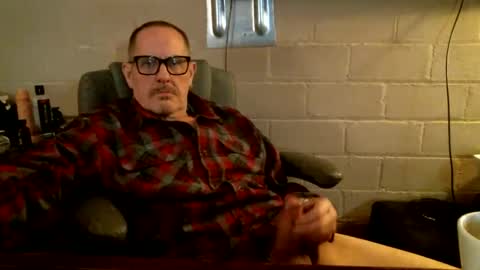 Snapshot of sdh69 chatting on 12.21.25 eating pussy sucking dick online show from 12.21.25