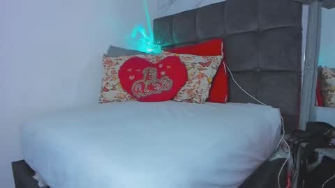 Snapshot of sebas_n_aly chatting on 09.11.25 ely online show from 09.11.25