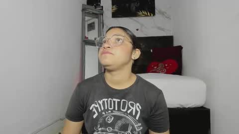 Snapshot of sebas_n_aly chatting on 10.05.25 ely online show from 10.05.25