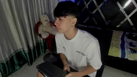 Snapshot of sebas_pretty7 chatting on 12.16.25 sebas_pretty7 online show from 12.16.25